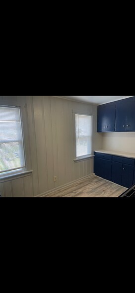 Building Photo - 3345 N Oleander Ave