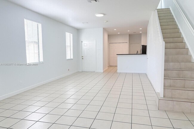 Building Photo - 3817 Tree Top Dr