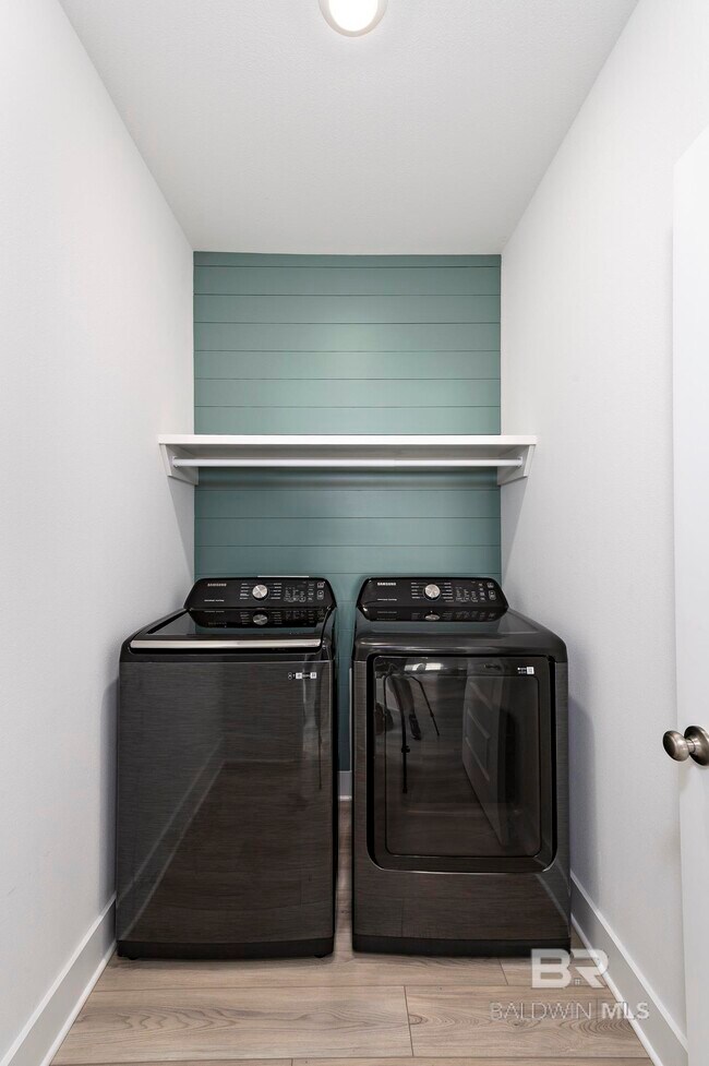 Building Photo - 231 Bronze St