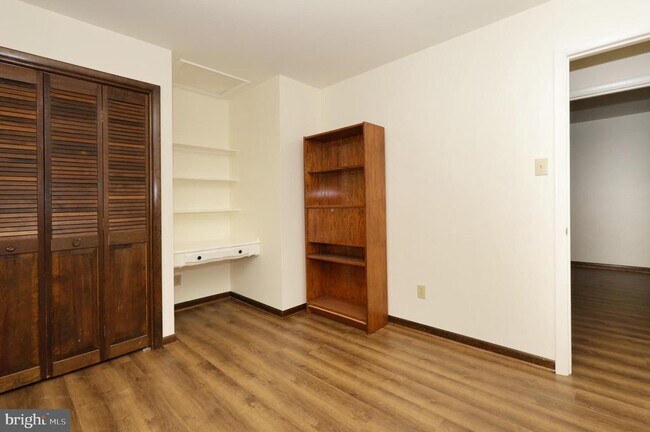 Building Photo - 11800 Wolf Run Ln