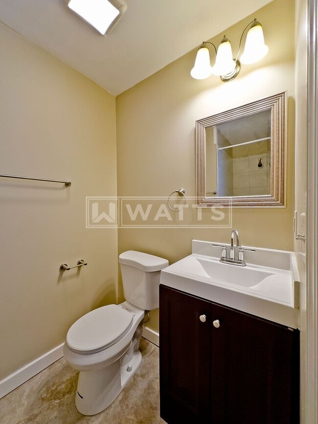 Building Photo - 1022 28th Pl S