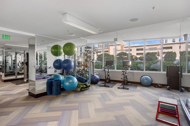 Building Photo - 175 1st St S