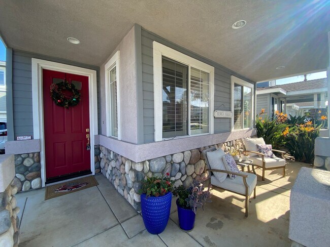 Building Photo - Beautiful 4 Bd/2.5bth within the Poinsettia Cove Community!