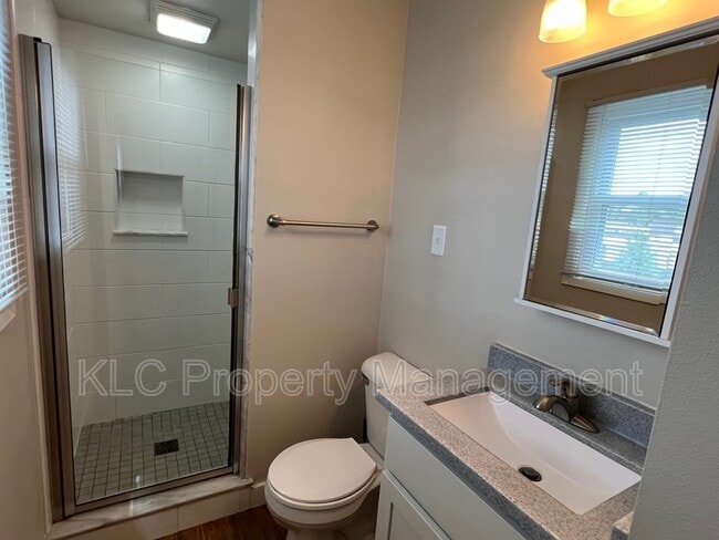 Building Photo - 6642 Holcomb Cir