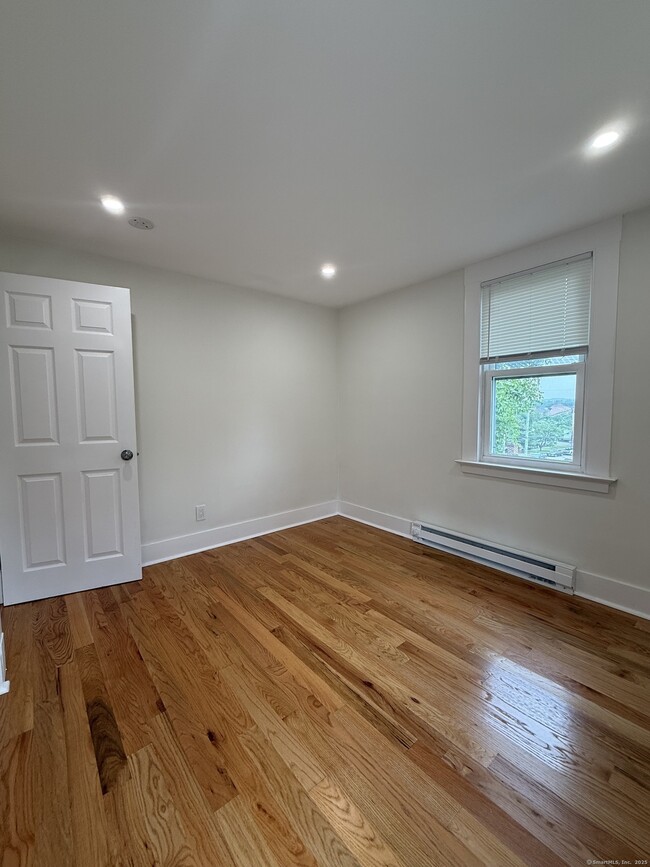 Building Photo - 30 Olds St