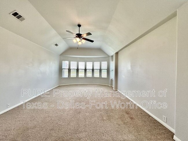 Building Photo - 511 Carnation Ln