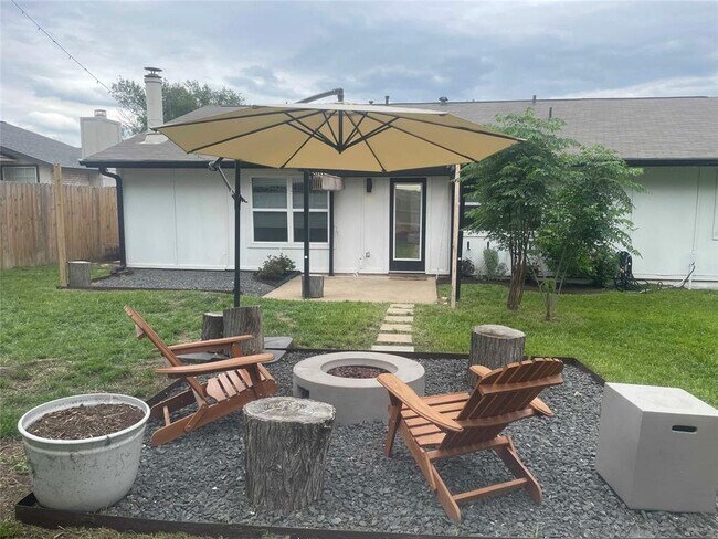 Building Photo - 1743 Cricket Hollow Dr