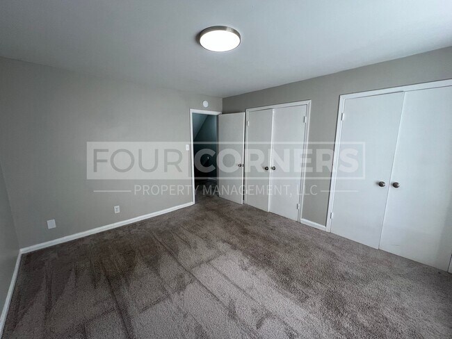 Building Photo - Lovely 2 Bedroom 1.5 Apartment