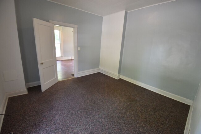 Building Photo - One Bedroom Unit in Greenfield with MOST u...