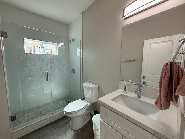 Building Photo - 5223-5225 E Falls View Dr