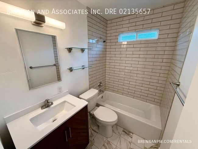 Building Photo - 1569 Parrot St