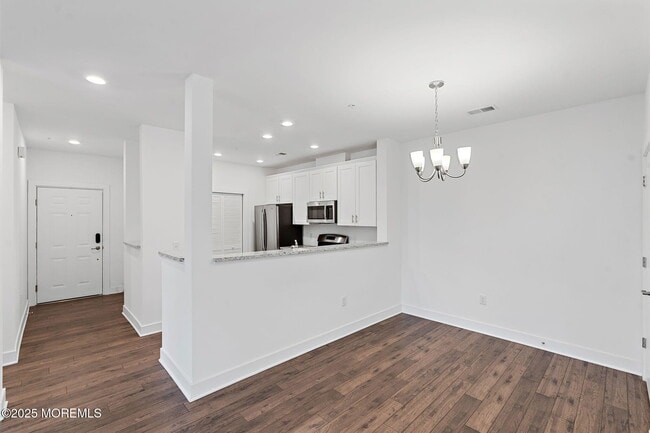 Building Photo - 827 Stiller Ln