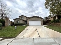 Building Photo - AVAILABLE NOW!! Fully Furnished 5 Bedroom 2.5 Bathroom Two Story Home in Beaumont!!