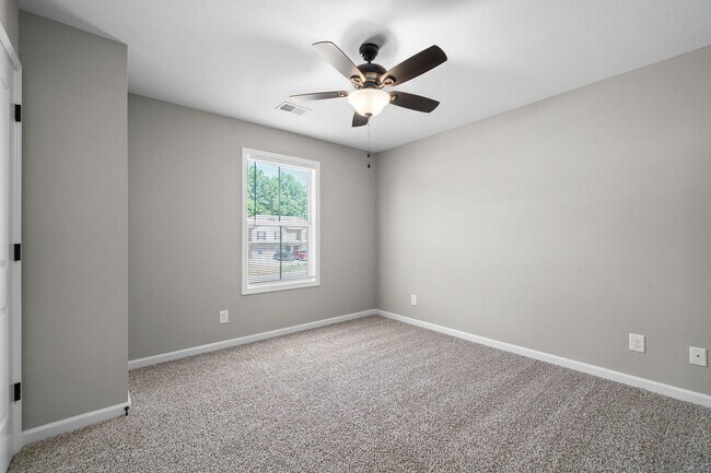 Building Photo - 299 Smithson Ln