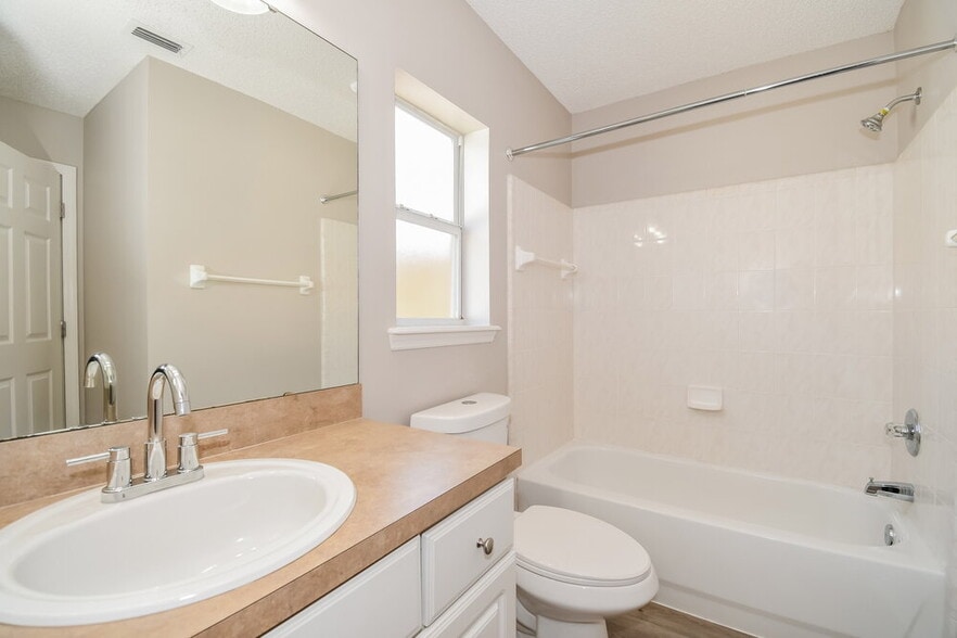 Building Photo - 8422 Stelling Dr S