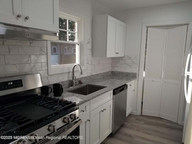 Building Photo - 582 Sica Ln