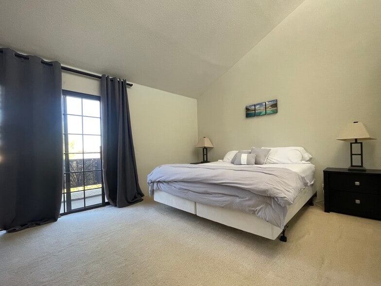 Master bedroom - 231 N Broadway