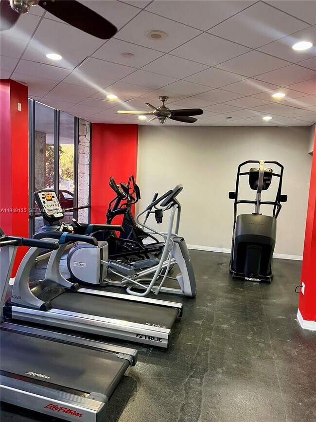 Building Photo - 780 NE 69th St