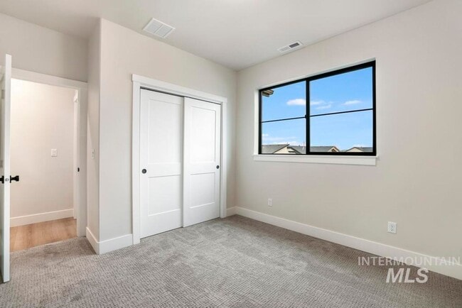 Building Photo - 547 Cyn Fls Dr
