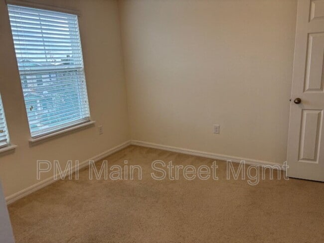 Building Photo - 8130 Red Stopper Ln