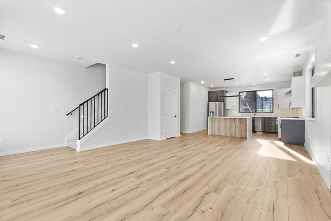 Building Photo - 806 W Alderson St