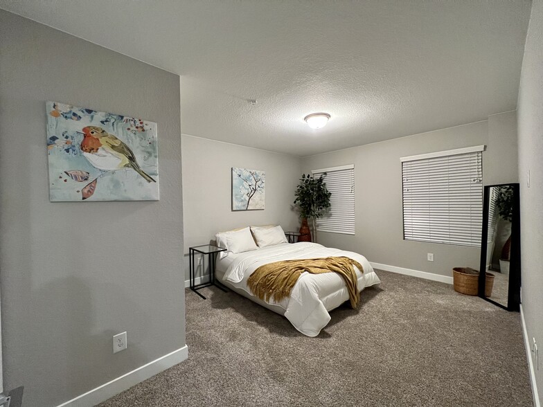 Spacious Master Bedroom - 10020 E Girard Ave
