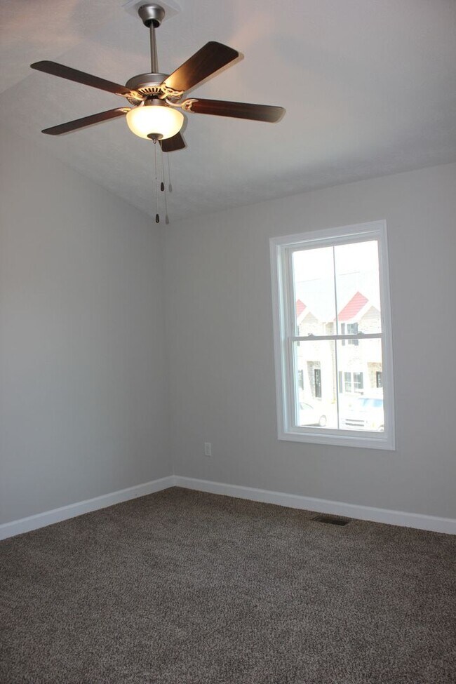 Building Photo - Cedar Point Townhouse for Rent