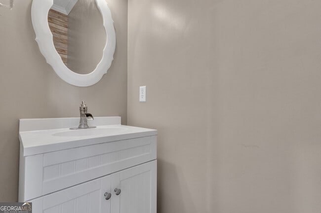 Building Photo - 135 Handshaker Ct