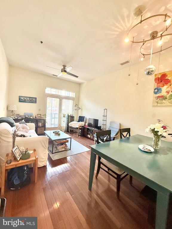 Building Photo - 309 Holland Ln