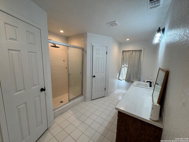 Building Photo - 675 Lacey Dr