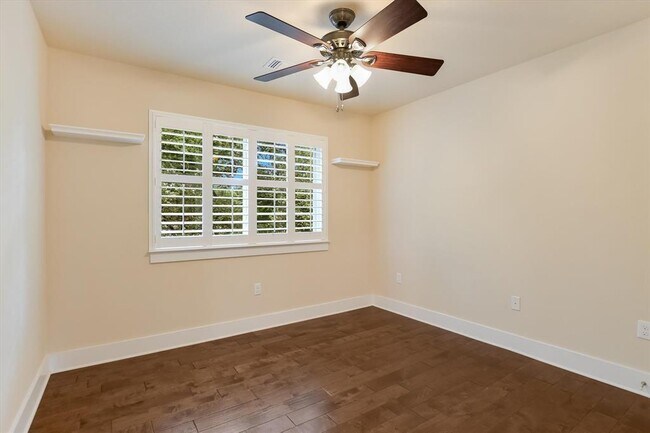 Building Photo - 10908 Railway Ln