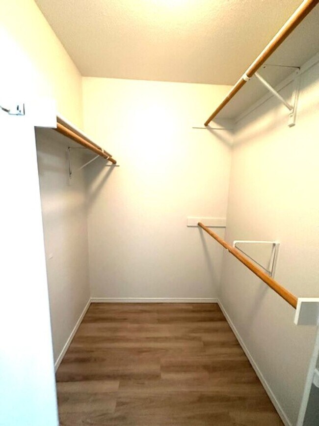 Building Photo - Bright and Beautiful upstairs apartment!