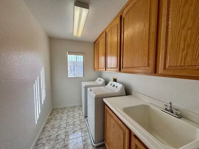 Building Photo - 8290 Golden Cypress Ave