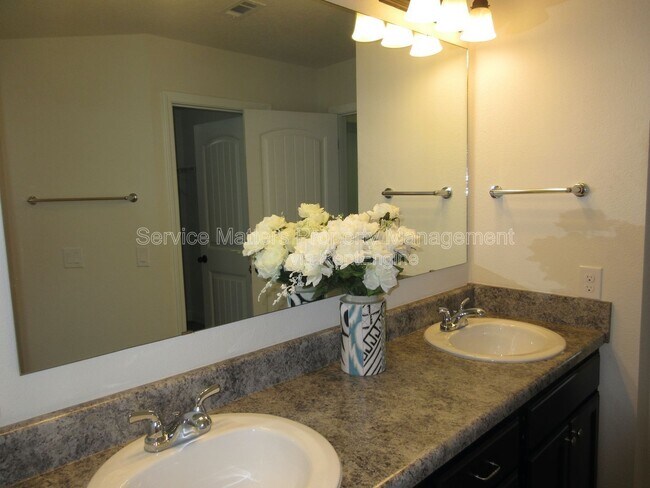 Building Photo - 5673 Cane Syrup Cir