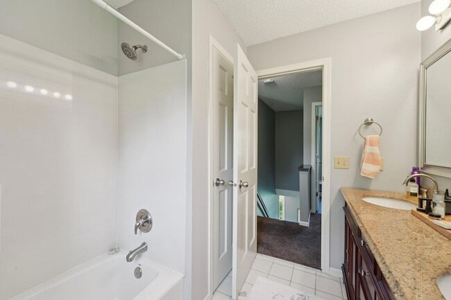 Building Photo - 1477X Langdon Pl