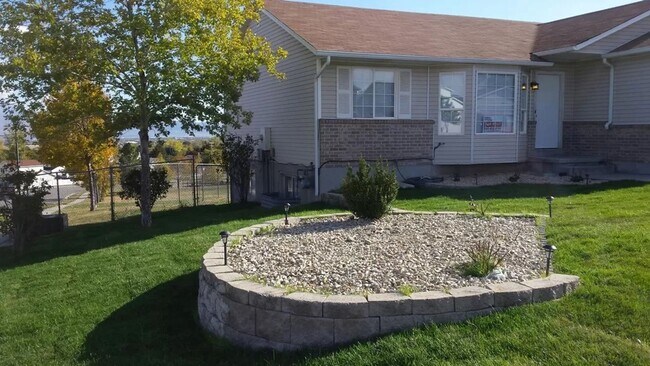 Building Photo - Great 5 Bed 2 Bath Home in Kearns!!!