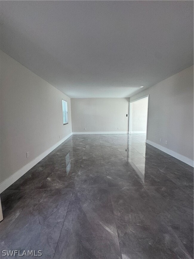 Building Photo - 637 12th Ave S