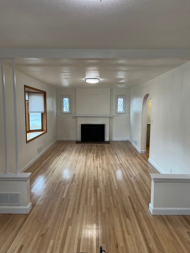 Building Photo - 2302 2nd Ave N