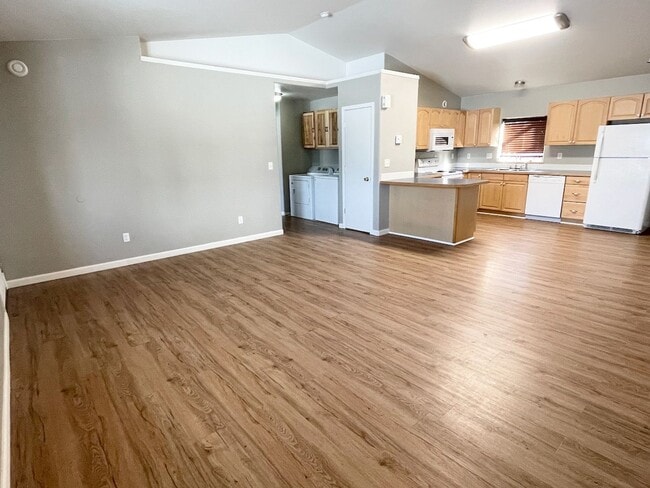 Building Photo - 2bd, 2 Bath Home for Rent in North Pole - FUEL INCLUDED!