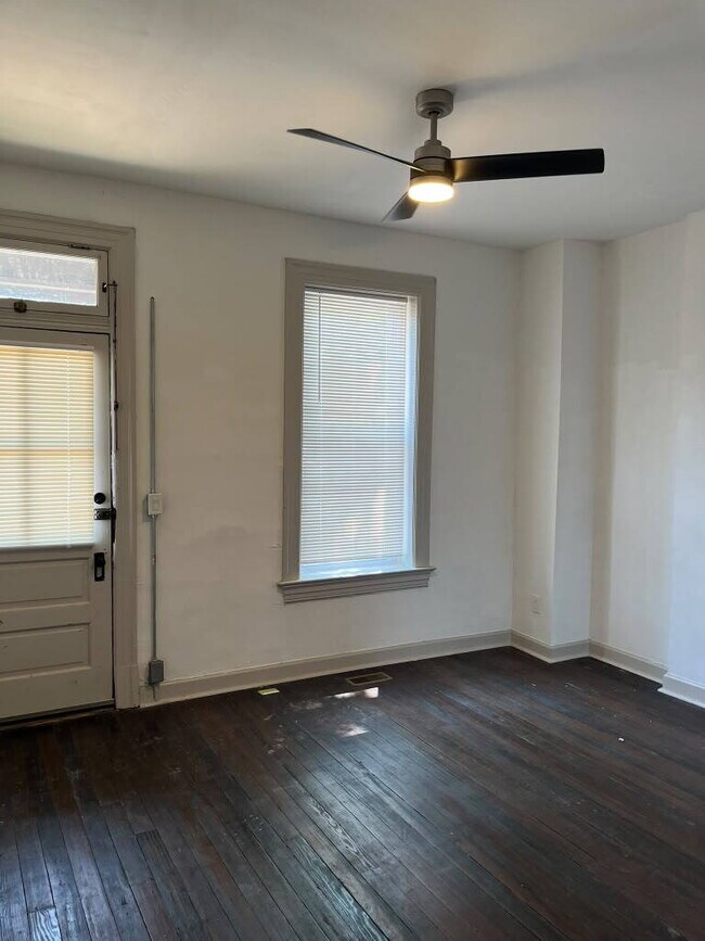 Building Photo - "Executive 2-Bedroom Haven with Gleaming Hardwood Floors in St. Louis City – 3852 Juniata Street!...