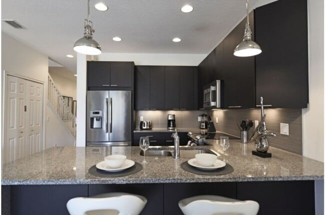 Building Photo - Modern Townhome in quiet neighborhood: 3BR, Pool & Near Disney