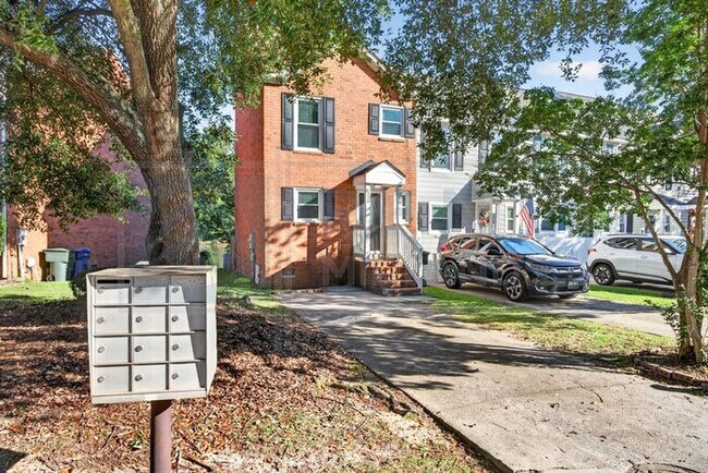 Building Photo - Beautiful Condo Available
