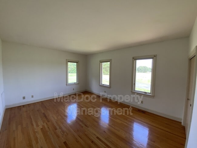Building Photo - 11225 N Club Dr