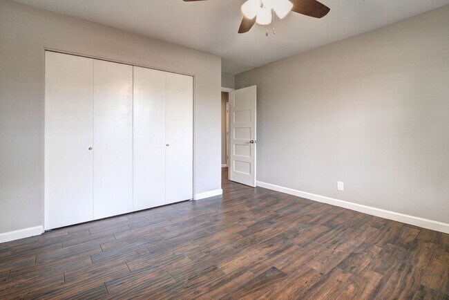 Building Photo - HUGE House In Tempe Close to ASU