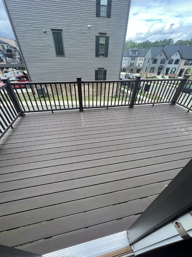 Building Photo - Exceptional 3-Level Corner Unit Townhome w...