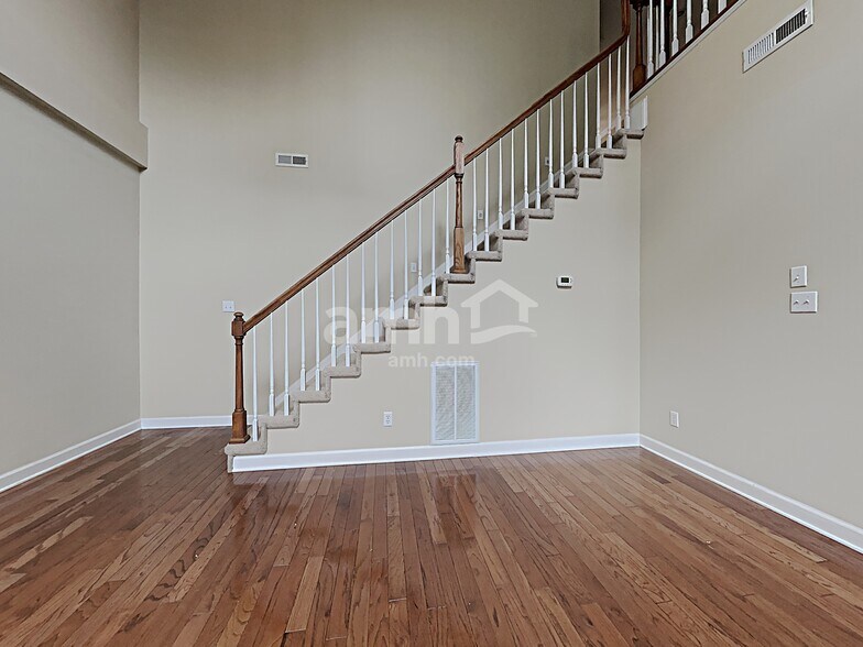 Building Photo - 1641 Silver Oak Ln