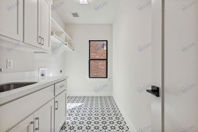 Building Photo - 3612 Binkley Ave