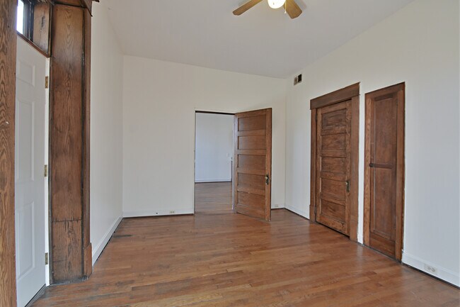Building Photo - 209 W Fifth Ave