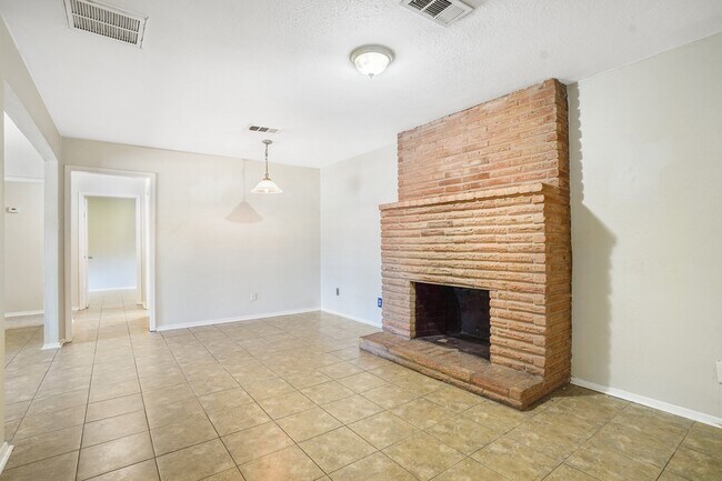 Building Photo - 26407 Magnolia Dr