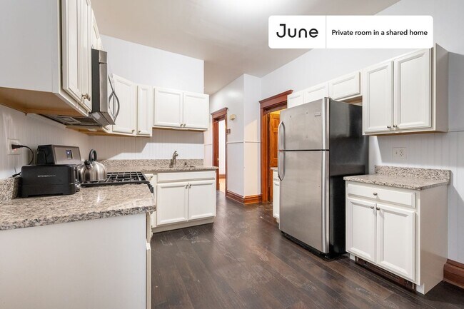 Building Photo - Private bedroom in 3 bed/1 bath Home